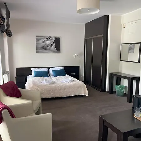 Szara U Ksawerego 3*