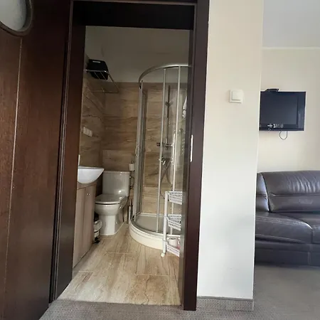 לינה וארוחת בוקר Szara U Ksawerego 3*