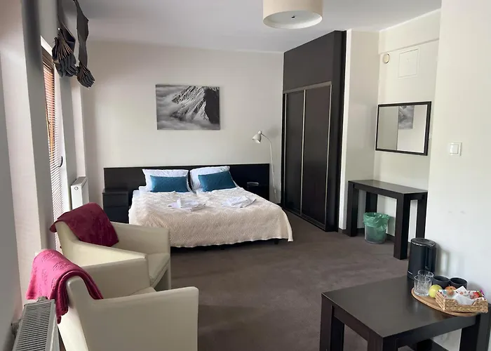 Szara U Ksawerego 3*