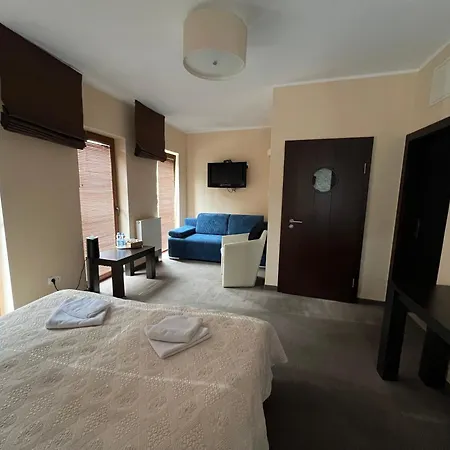 Szara U Ksawerego 3*